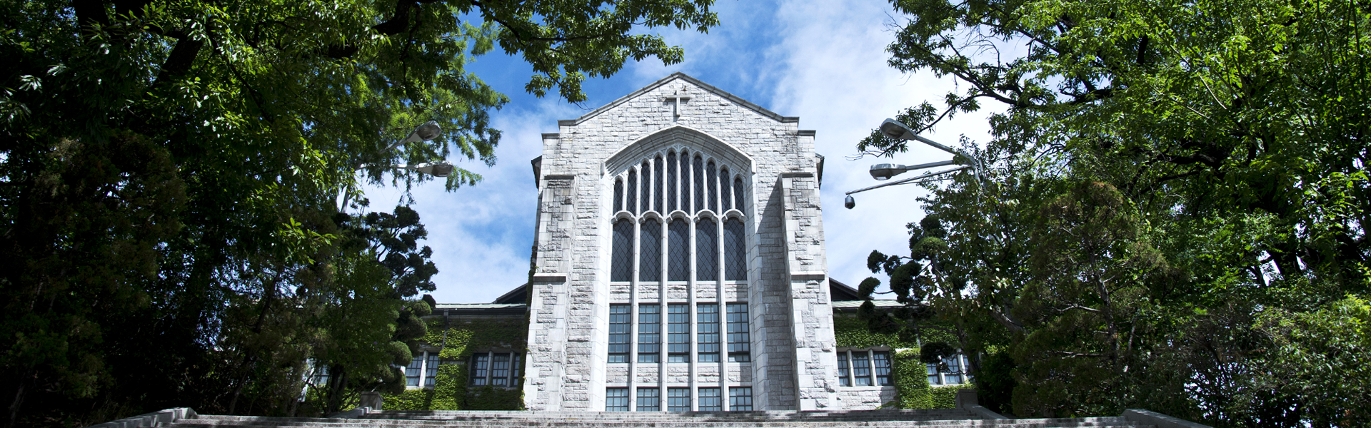 This image shows Ewha Womans University auditorium.